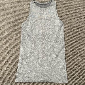 PERFECT CONDITION LULULEMON swiftly tech high neck tank in heathered grey
